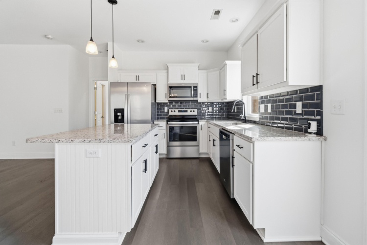 Listing Image 14