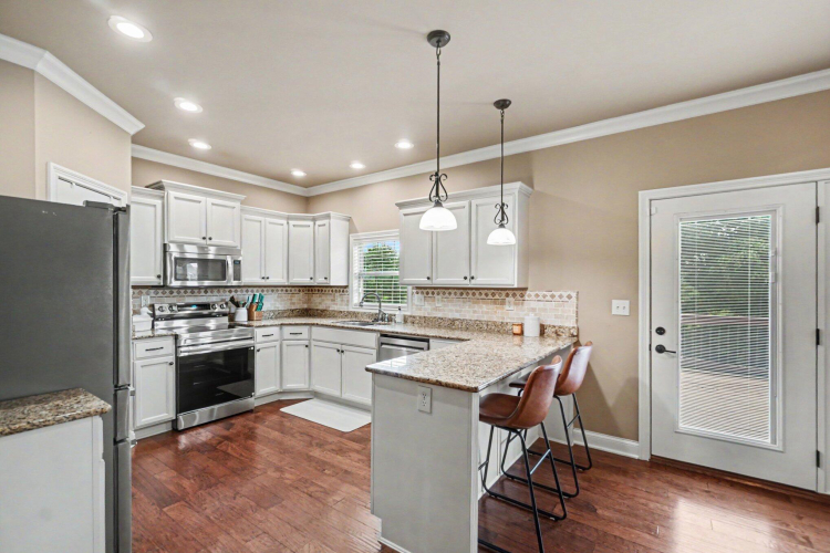 Listing Image 9