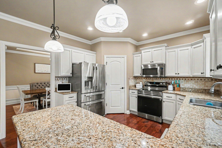 Listing Image 10