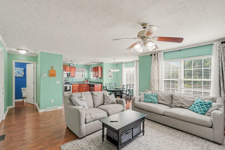 Listing Image 8