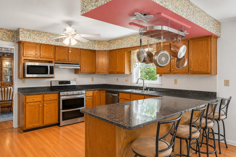 Listing Image 12