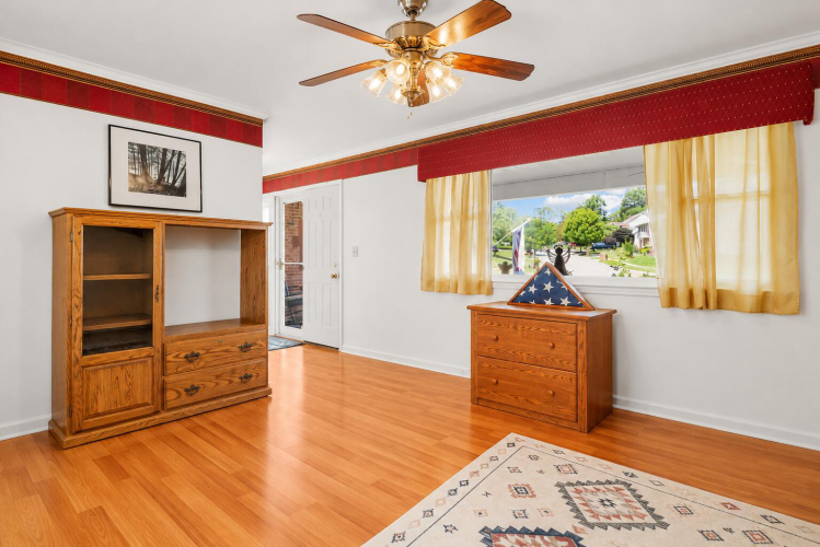 Listing Image 7