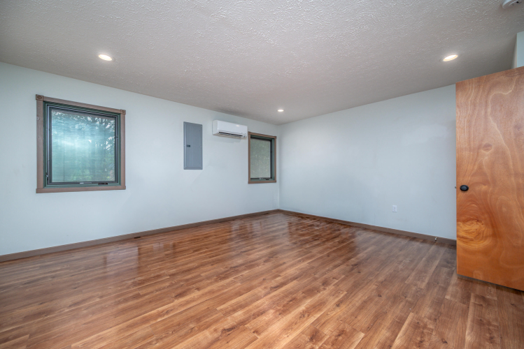 Listing Image 52