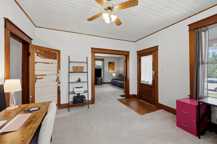 Listing Image 6