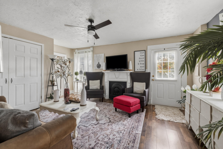 Listing Image 9
