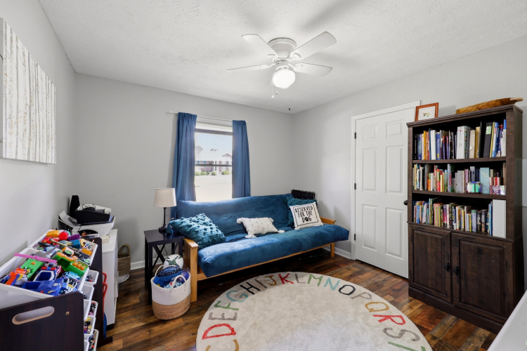 Listing Image 12