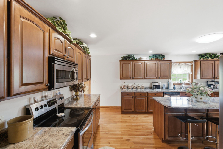Listing Image 9