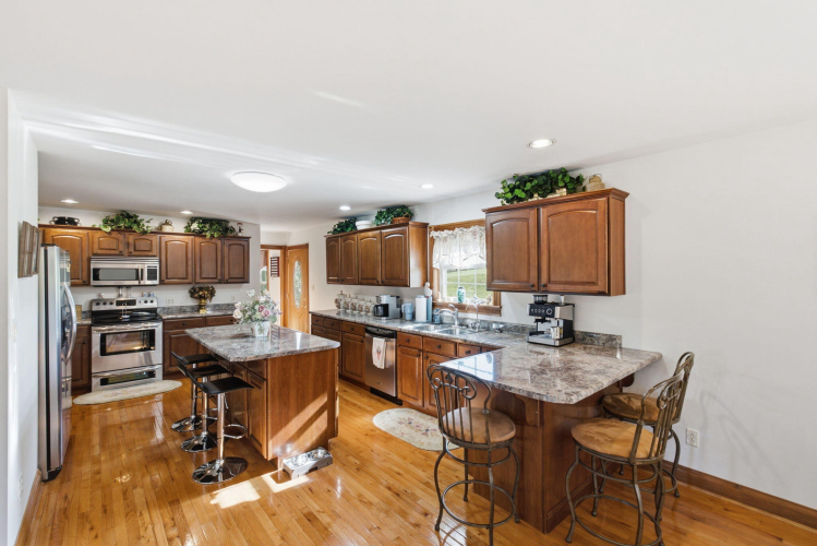 Listing Image 10