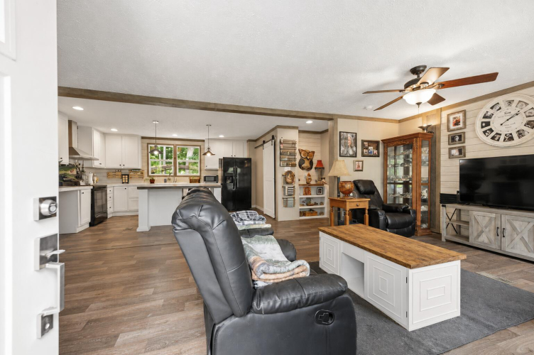Listing Image 15
