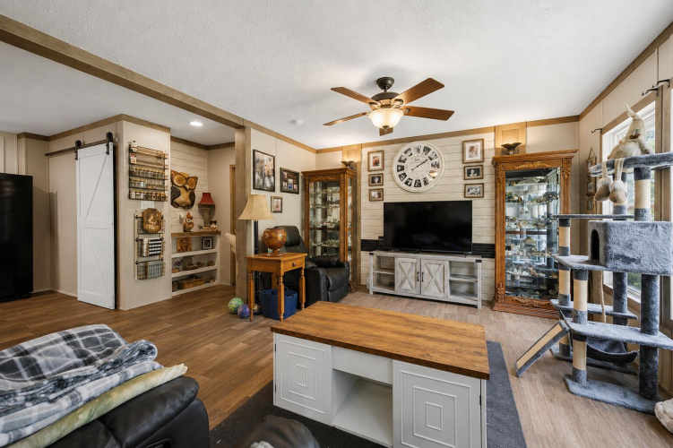 Listing Image 19