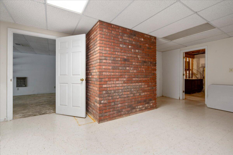 Listing Image 37