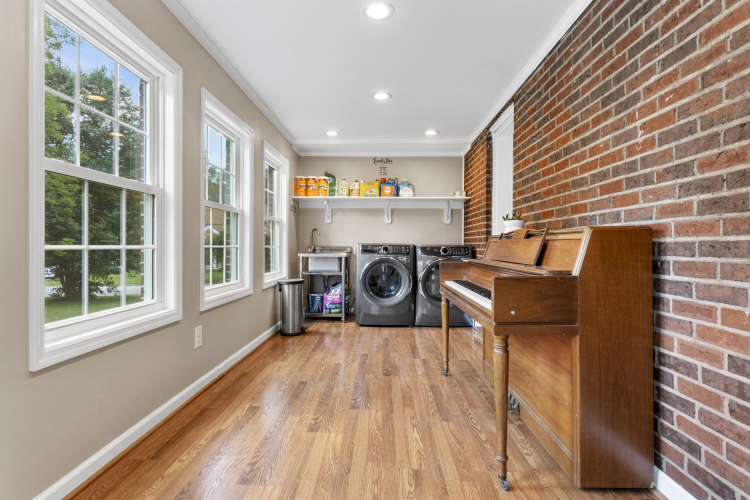 Listing Image 19