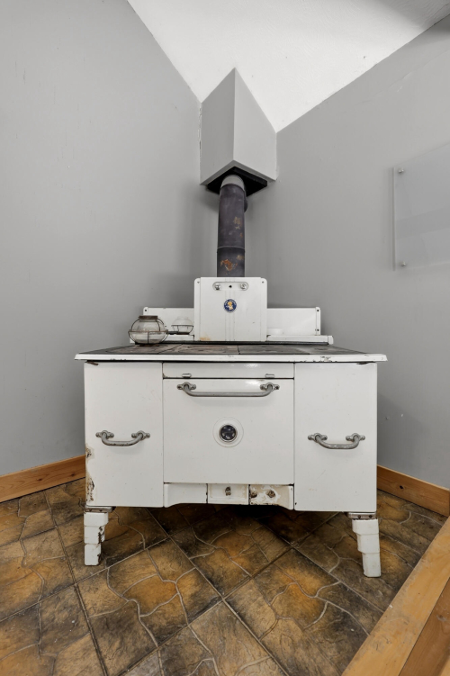 Listing Image 14