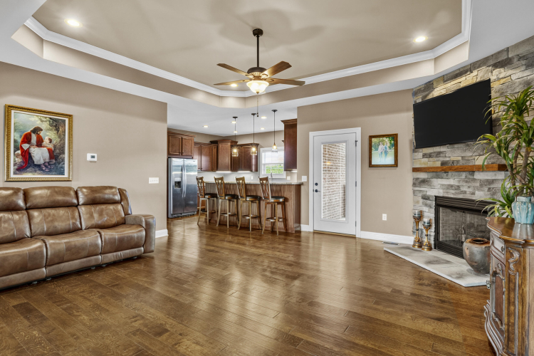 Listing Image 12