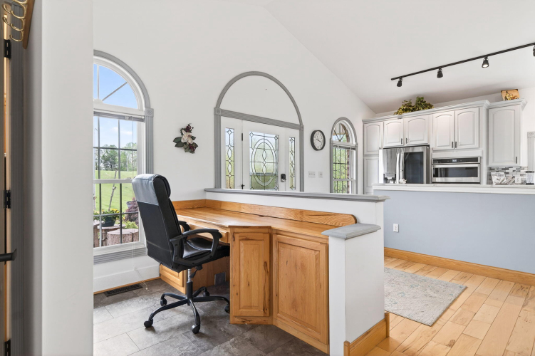 Listing Image 11