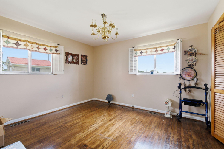 Listing Image 23