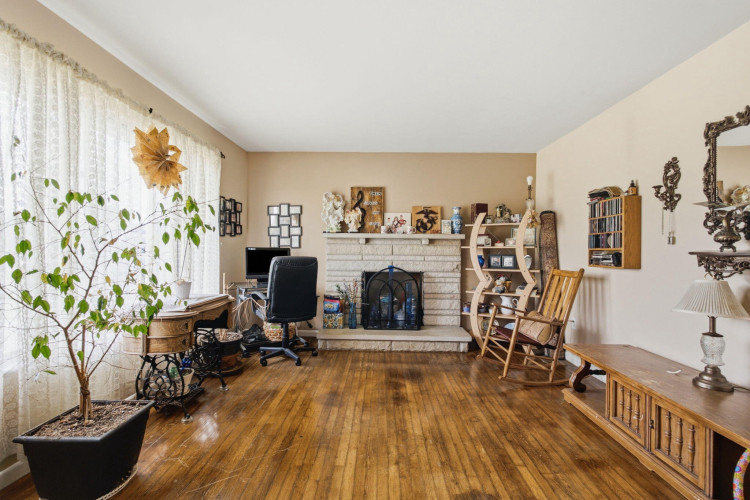 Listing Image 10