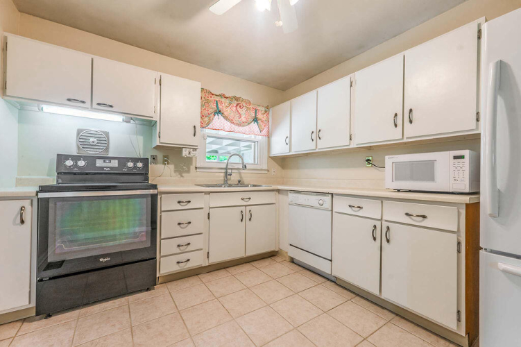 Listing Image 16