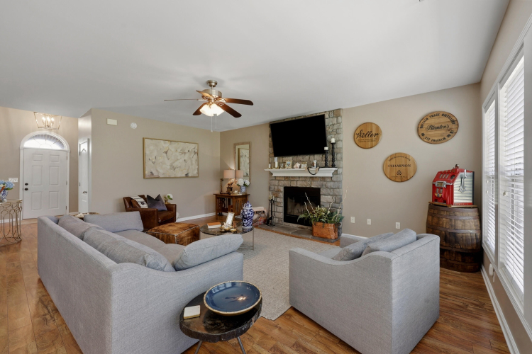 Listing Image 7