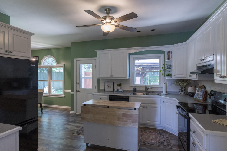 Listing Image 9