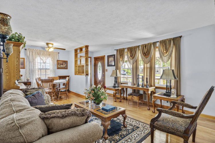 Listing Image 8