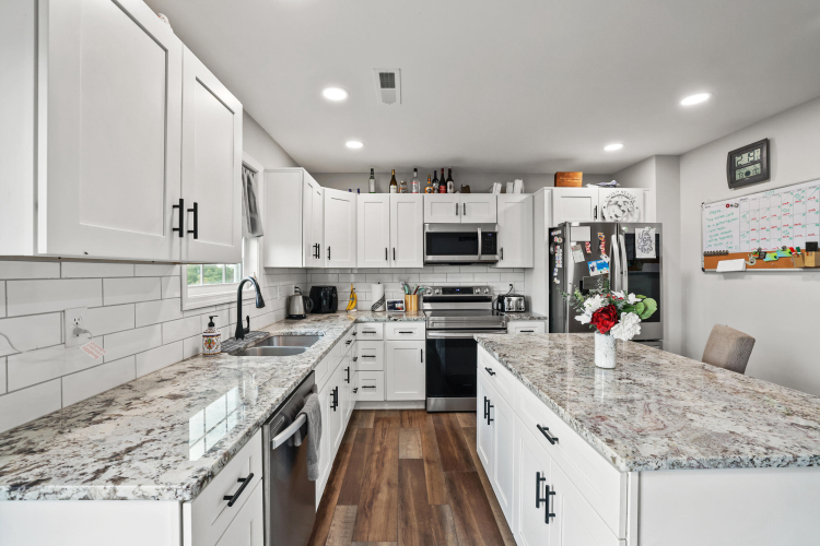 Listing Image 11