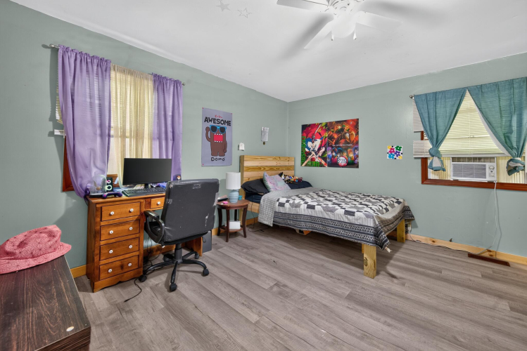 Listing Image 12