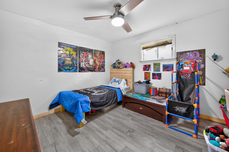 Listing Image 17