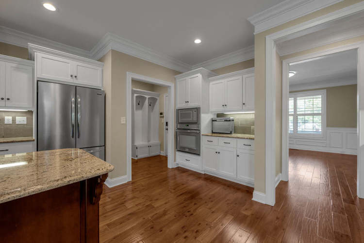 Listing Image 12