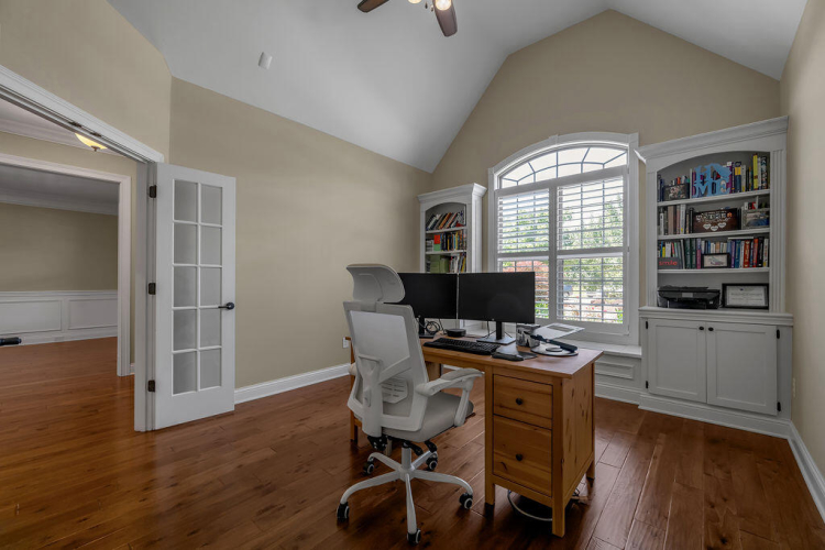 Listing Image 5