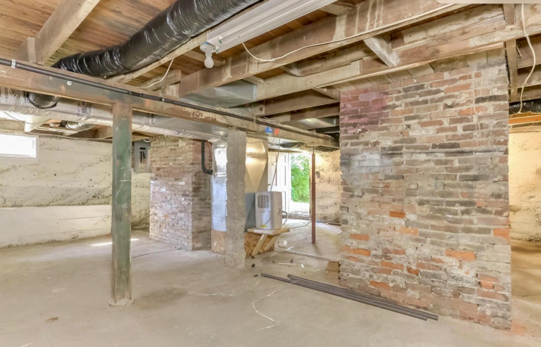 Listing Image 6