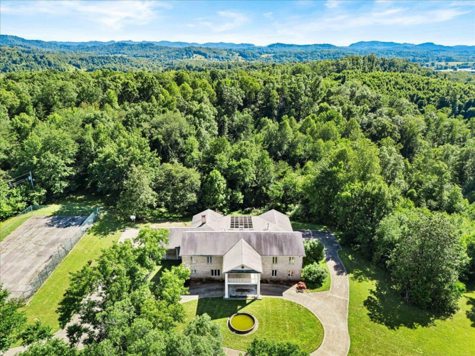 Listing Image 4