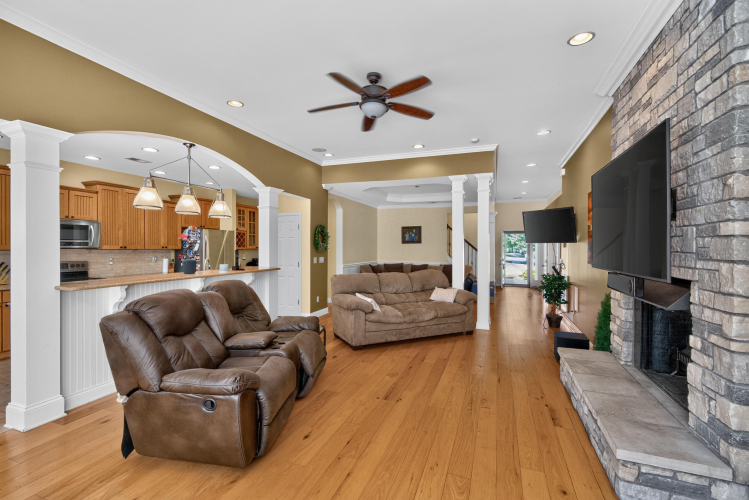 Listing Image 9