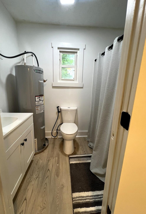 Listing Image 5