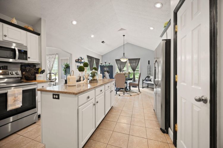 Listing Image 13