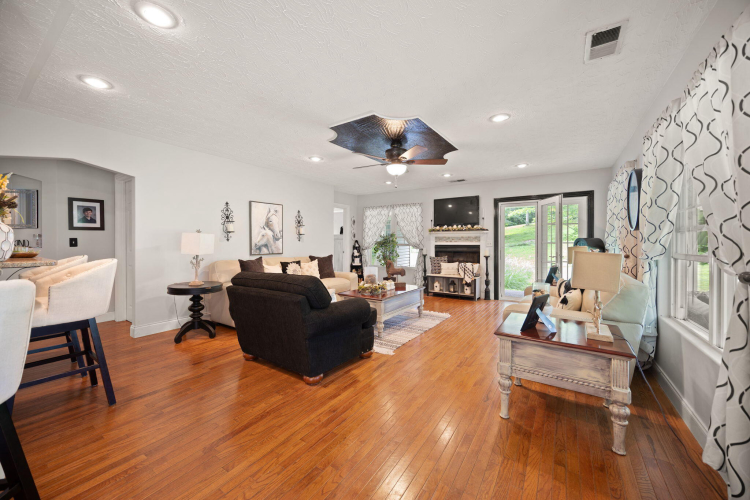 Listing Image 16