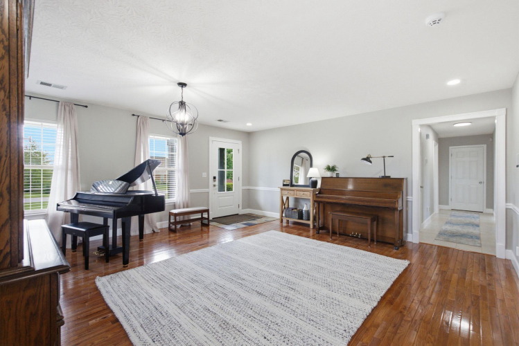 Listing Image 12
