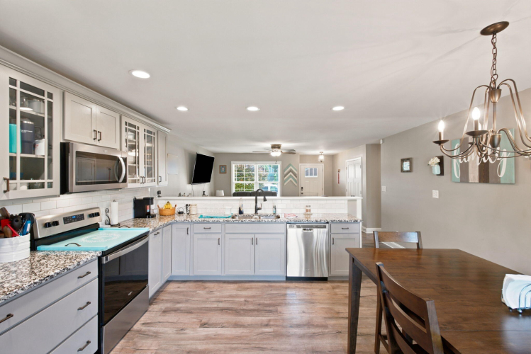 Listing Image 12