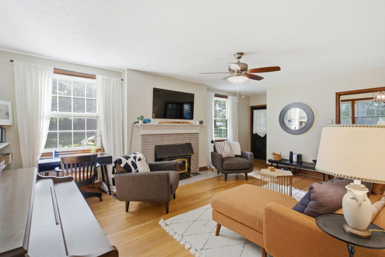 Listing Image 12