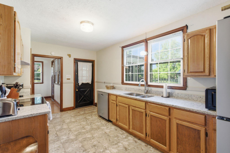 Listing Image 19