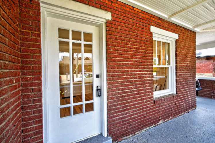 Listing Image 6