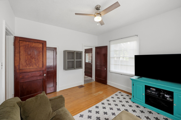 Listing Image 17