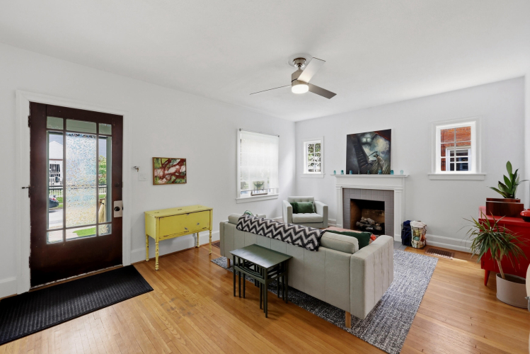 Listing Image 5