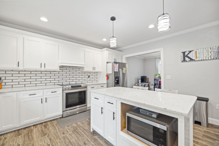 Listing Image 11