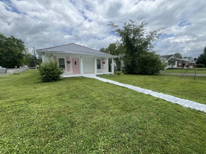 Listing Image 4