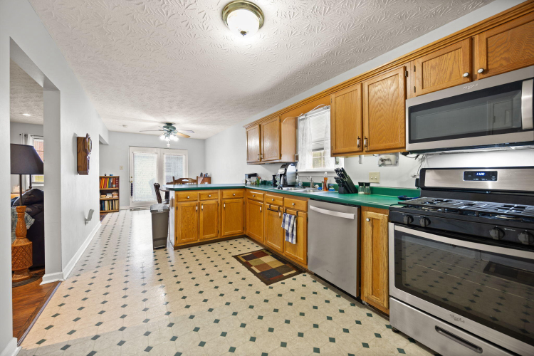 Listing Image 12