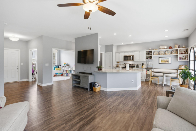 Listing Image 12