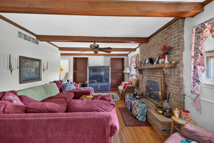 Listing Image 11