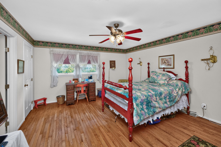 Listing Image 18