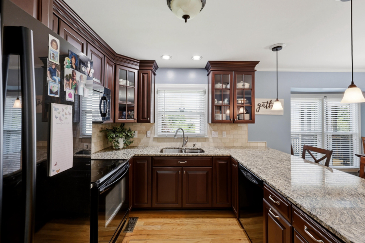 Listing Image 12